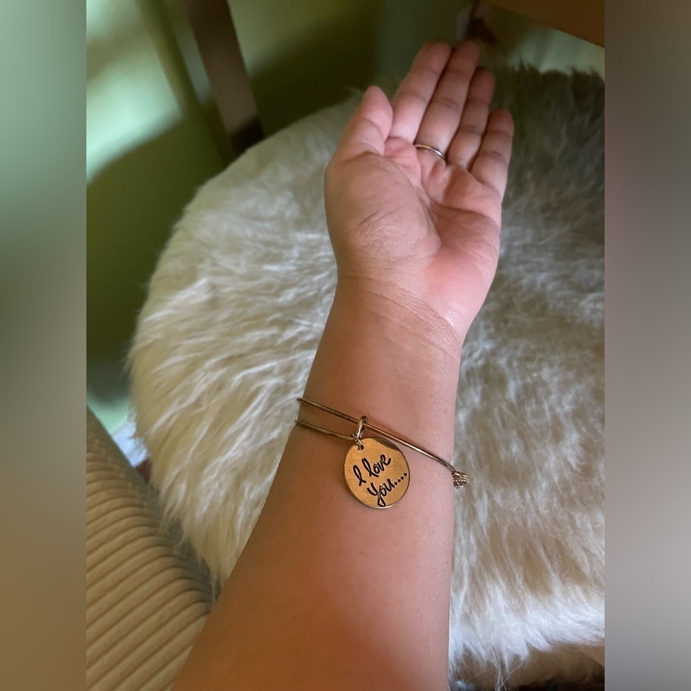 Sweet brass I Love You bracelet